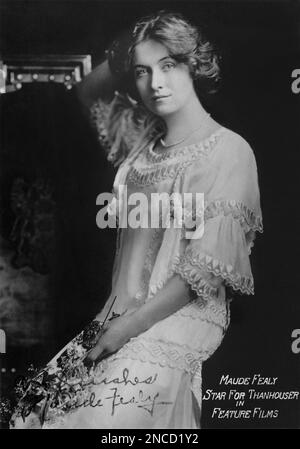 Maude Fealy - photo par un photographe non identifié c 1912 - restaurée à partir de la carte postale originale du studio Thanhouser publiée le 1914 juin par le photographe Montana Banque D'Images