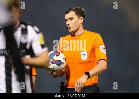 Craig Hicks, arbitre lors du match Sky Bet League 2 entre Gillingham et Grimsby Town au MEMS Priestfield Stadium, à Gillingham, le mardi 14th février 2023. (Photo : Tom West | MI News) Credit: MI News & Sport /Alay Live News Banque D'Images