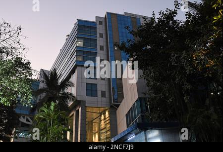 Mumbai, Inde. 14th févr. 2023. Vue générale du bureau de la BBC situé au cinquième étage du bâtiment 'Windsor' à Mumbai. Les responsables de l'impôt sur le revenu (IT) ont mené une enquête au bureau de la BBC à Delhi et à Mumbai pour des allégations de détournement de bénéfices et d'irrégularités dans les prix de transfert. Une enquête a été menée dans les bureaux de la BBC à Delhi et Mumbai quelques semaines après une controverse massive sur le documentaire du Premier ministre Narendra Modi sur les émeutes du Gujarat en 2002. (Photo par Ashish Vaishnav/SOPA Images/Sipa USA) crédit: SIPA USA/Alay Live News Banque D'Images