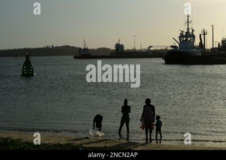 Remorqueur au quai Port de Richards Bay, KwaZulu-Natal, Afrique du Sud, grand port commercial, beau paysage, commerce côtier, expédition, jetée, jetée Banque D'Images