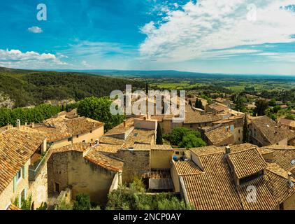 Les toits d'un village en Provence Banque D'Images