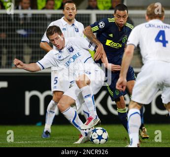 28-11-2010: Voetbal: VVV Venlo - Ajax: Venlo (L-R) Gregory van der