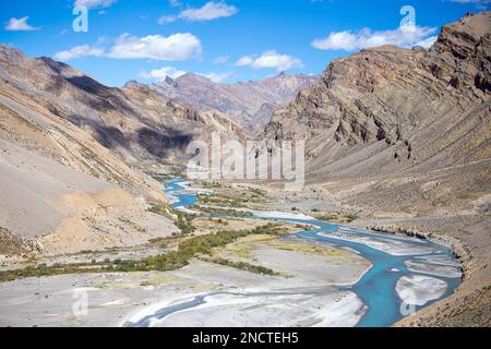 Paysage de l'Himalaya dans les Himalaya, le long de la route Manali-Leh. L'Himachal Pradesh, Inde Banque D'Images