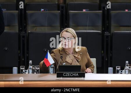Bruxelles, Belgique. 15th févr. 2023. Jana Cernochova, ministre de la Défense, se présente pour une réunion de deux jours des ministres de la Défense de l'Alliance au siège de l'OTAN à Bruxelles, en Belgique, le 15 février 2023. Crédit: ALEXANDROS MICHAILIDIS/Alamy Live News Banque D'Images