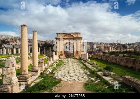 Porte nord de l'ancienne ville gréco-romaine de Jerash, gouvernorat de Gerasa, Jordanie Banque D'Images