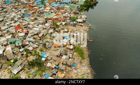 Vue aérienne ville de Manille avec les bidonvilles et le quartier pauvre Manille, Philippines. Banque D'Images