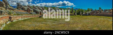 Le site archéologique d'Amiternum, une ancienne ville italienne fondée par les Sabines, au nord de l'Aquila. San Vittorino, province de l'Aquila, Abruzzes, ITA Banque D'Images