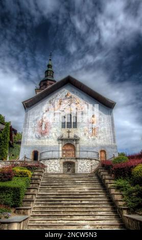 Église dans le charmant village de Conflans en France Banque D'Images