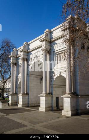 Marble Arch, Londres, construit par John Nash dans le cadre de Buckingham Palace en 1827 et déplacé à la jonction d'Oxford Street et Park Lane en 1851 Banque D'Images