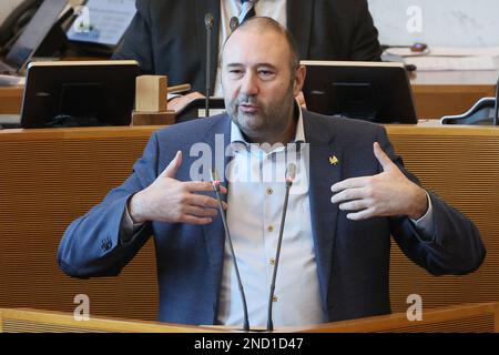 Le ministre wallon des pouvoirs locaux et du logement Christophe Collignon en photo lors d'une session plénière du Parlement wallon à Namur, le mercredi 15 février 2023. BELGA PHOTO BRUNO FAHY Banque D'Images