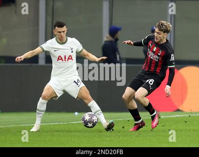 Milan 14 février 2023 Stade G. Meazza Ligue des champions de l'UEFA 2022/23 AC Milan Tottenham Hotspur dans la photo : Perisic et Alexis Saelemaekers Banque D'Images