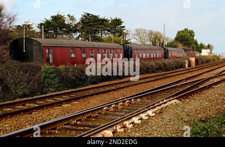 Camping cars à côté de la ligne de chemin de fer principale à Dawlish Warren, South Devon. Banque D'Images