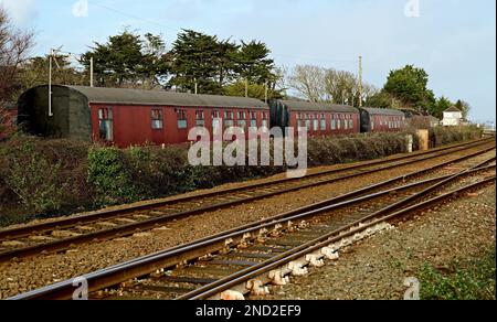 Camping cars à côté de la ligne de chemin de fer principale à Dawlish Warren, South Devon. Banque D'Images