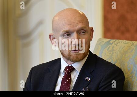 Prague, République tchèque. 15th févr. 2023. Le nouvel ambassadeur britannique à Prague Matthew Field a officiellement pris le poste en remettant ses lettres de créance au président tchèque Milos Zeman au château de Prague, en République tchèque, à 15 février 2023. Crédit : Roman Vondrous/CTK photo/Alay Live News Banque D'Images