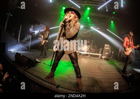 Milan Italie. 14 février 2023. Le groupe américain DIRTY HONEY se produit en direct sur scène à Magazzini Generali lors de leur « California Dreamin » Tour 2023. Banque D'Images