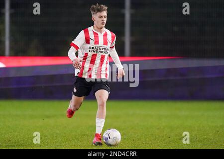 EINDHOVEN, PAYS-BAS - FÉVRIER 13 : Renzo Tytens du PSV U23 court avec le ballon pendant le match néerlandais de Keukenkampidicoenie entre Jong PSV et ADO Den Haag au campus du PSV de Herdgang on 13 février 2023 à Eindhoven, pays-Bas (photo de Joris Verwijst/Orange Pictures) Banque D'Images