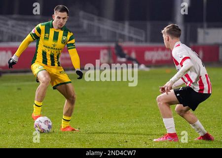 EINDHOVEN, PAYS-BAS - FÉVRIER 13 : Amar Catic de l'ADO Den Haag et Renzo Tytens du PSV U23 pendant le match néerlandais de Keukenkampidicoenie entre Jong PSV et ADO Den Haag au campus du PSV de Herdgang on 13 février 2023 à Eindhoven, pays-Bas (photo de Joris Verwijst/Orange Pictures) Banque D'Images