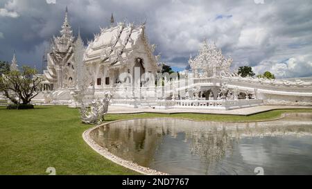 Le Temple blanc de Chiang Rai, Thaïlande. Banque D'Images