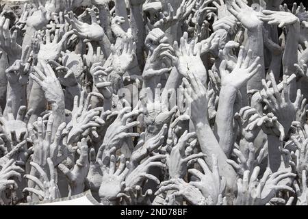 Au Wat Rong Khun à Wat Rong Khun, Chiang Rai, Thaïlande. Banque D'Images