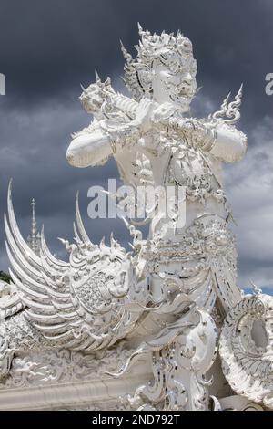 Gardien de la porte du ciel à Wat Rong Khun, Chiang Rai, Thaïlande. Banque D'Images