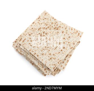 Matzos de Pâque isolé sur blanc, vue de dessus. Fête de Pesach Banque D'Images