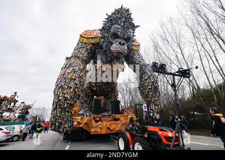 Viareggio, Italie. 04th févr. 2023. Une vue générale de la préparation des flotteurs pour le premier cours masqué à la Cittadella del Carnevale sur 4 février 2023 à Viareggio, Italie (photo d'Alessandro Bremec/NurPhoto) Credit: NurPhoto SRL/Alamy Live News Banque D'Images