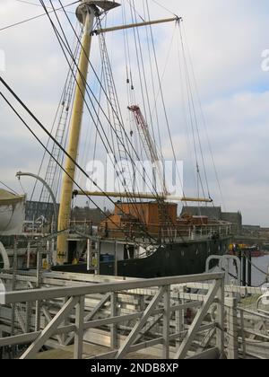 L'historique Tall Ship Glenlee est amarré le long du musée des transports de Glasgow et, après rénovation, rouvrira ses portes aux visiteurs au printemps 2023. Banque D'Images
