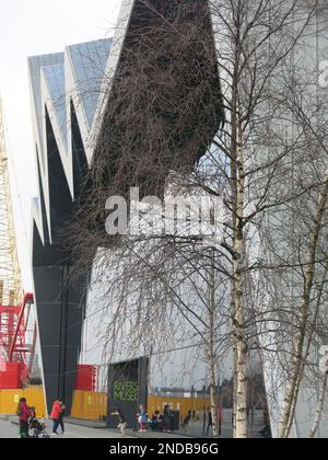 Construit sur le concept de l'histoire maritime de Glasgow, le musée du transport Riverside est abrité dans un bâtiment Zaha Hadid avec un toit ondulé semblable à la mer. Banque D'Images