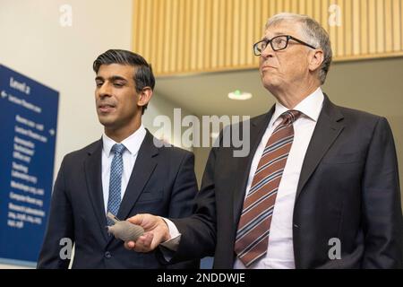 Le Premier ministre britannique Rishi Sunak à l'Imperial College de Londres en compagnie de Bill Gates, rencontre avec les innovateurs en développement technologique, Londres, Angleterre, Royaume-Uni Banque D'Images