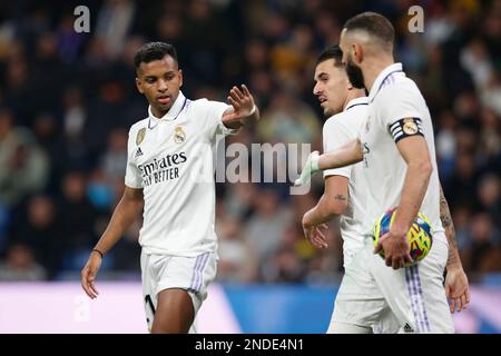 Madrid, Espagne. 15th févr. 2023. Karim Benzema du Real Madrid célèbre après avoir marqué son but avec ses coéquipiers Rodrigo Goes et Dani Ceballos lors du match de la Liga entre Real Madrid et Elche CF joué au stade Santiago Bernabeu sur 15 février 2023 à Madrid, Espagne. (Photo de Cesar Cebola/PRESSIN) Credit: PRESSINPHOTO SPORTS AGENCY/Alay Live News Banque D'Images