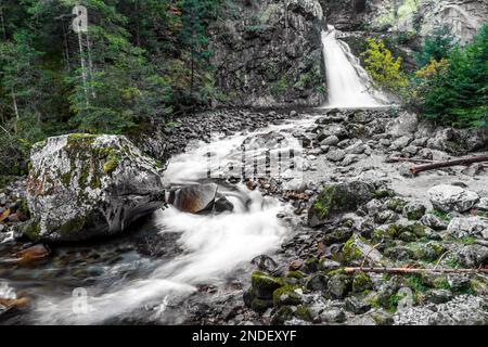 Les cascades de Riva, également connues sous le nom de chutes d'eau de Campo Tures, sont situées dans le Tyrol du Sud. Ils sont situés près de Campo Tures, dans la Valle Aurina Banque D'Images