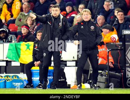 Paul Heckingbottom, directeur de Sheffield United (à gauche) et Stuart McCall, directeur adjoint, lors du match du championnat Sky Bet à Bramall Lane, Sheffield. Date de la photo: Mercredi 15 février 2023. Banque D'Images