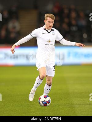 Oli Cooper de Swansea City pendant le match de championnat Sky Bet au Liberty Stadium, Swansea. Date de la photo: Mercredi 15 février 2023. Banque D'Images