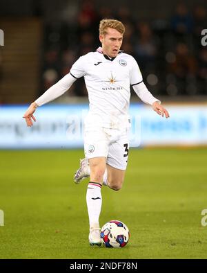 Oli Cooper de Swansea City pendant le match de championnat Sky Bet au Liberty Stadium, Swansea. Date de la photo: Mercredi 15 février 2023. Banque D'Images