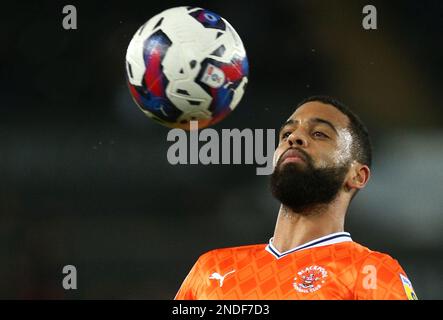 CJ Hamilton de Blackpool lors du match de championnat Sky Bet au Liberty Stadium, Swansea. Date de la photo: Mercredi 15 février 2023. Banque D'Images