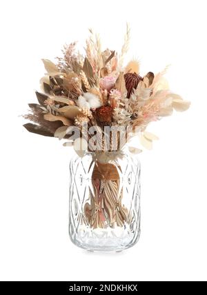 Beau bouquet de fleurs séchées dans vase en verre isolé sur blanc Banque D'Images