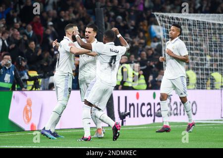 Madrid, Espagne. 15th févr. 2023. Les joueurs du Real Madrid célèbrent un but lors d'un match de football espagnol de la Liga entre le Real Madrid et Elche CF à Madrid, Espagne, le 15 février 2023. Credit: Gustavo Valiente/Xinhua/Alamy Live News Banque D'Images