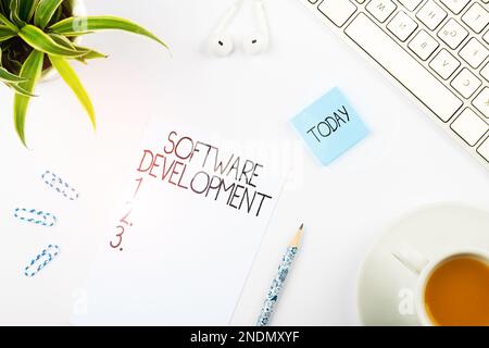 Inspiration montrant le développement logiciel de signe. Un logiciel photo conceptuel est créé à l'aide d'une programmation spécifique Banque D'Images