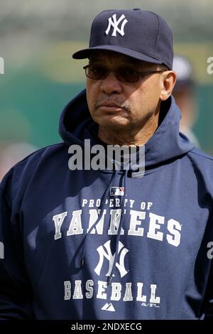 New York Yankees baseball legend Derek Jeter leaving Citibank in Beverly  Hills Featuring: Derek Jeter Where: Los Angeles, California, United States  When: 22 Nov 2015 Stock Photo - Alamy