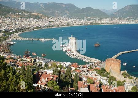 Vue aérienne de la ville d'Alanya dans la ville d'Antalya, Turkiye Banque D'Images