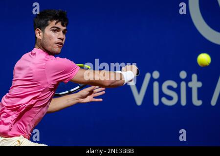 Buenos Aires, Argentine. 15th févr. 2023. Carlos Alcaraz d'Espagne en action pendant la manche seize singles de l'ATP 250 Argentine Open 2023 match contre Laslo Djere de Serbie au Buenos Aires Lawn tennis Club. Score final: Carlos Alcaraz 2:1 Laslo Djere. Crédit : SOPA Images Limited/Alamy Live News Banque D'Images