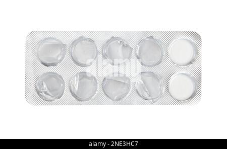 Blister d'argent vide avec deux pilules médicales restantes, isolé sur fond blanc. Comprimés utilisés, médicaments, capsules, emballage antibiotique utilisé. Pince à découper Banque D'Images