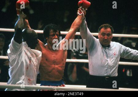 SYLVESTER STALLONE dans ROCKY IV (1985), dirigé par SYLVESTER STALLONE. Crédit : M. G. M/ARTISTE-UNIE / Album Banque D'Images