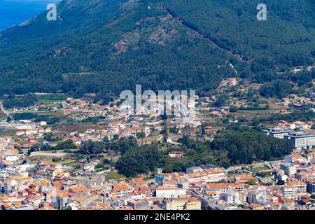 La Guardia, village de pêcheurs, vue de haut angle depuis la montagne Santa Tecla, Rias Baixas, province de Pontevedra, Galice, Espagne Banque D'Images