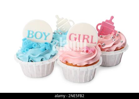 Petits gâteaux de douche de bébé avec bleu clair et crème rose sur fond blanc Banque D'Images