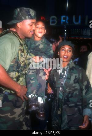 Los Angeles, Californie, États-Unis 25th juin 1996 l'acteur Will Smith, son Trey Smith et Jada Pinkett assistent à la première « Independence Day » de 20th Century Fox au Mann Village Theatre on 25 juin 1996 à Los Angeles, Californie, États-Unis. Photo par Barry King/Alay stock photo Banque D'Images