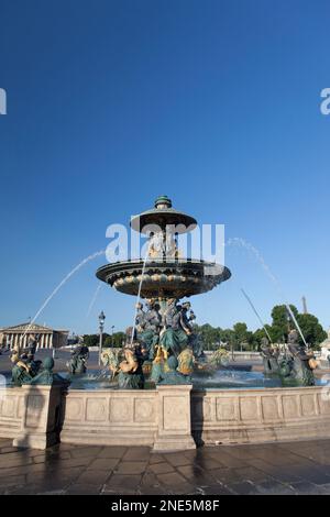 France, Paris, la fontaine des Mers, Fontaine de Jacques Ignace Hittorff, place de la Concorde. Banque D'Images