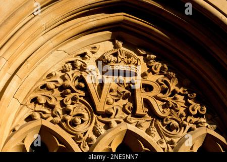 VR sculptant sur l'ancien bureau de poste de Old Square, Warwick, Warwickshire, Angleterre, Royaume-Uni Banque D'Images