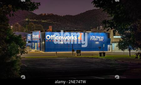 Tamworth, Nouvelle-Galles du Sud, Australie - Bâtiment Officeworks Banque D'Images