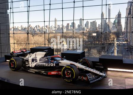 La nouvelle voiture de Formule 1 Scuderia AlphaTauri au lancement de la saison Scuderia AlphaTauri au Lincoln Centre de New York, NY sur 11 février 2023. Red Bull Content Pool // via FUFA61 //usage éditorial uniquement // Banque D'Images